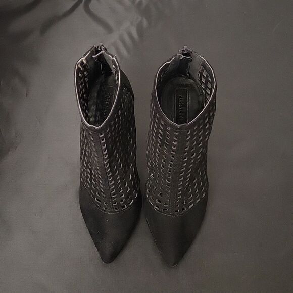 FOREVER 21 SUEDE POINTED TOE ZIPPER CLOSURE CUTOUT DESIGN WOMEN"S SANDAL G1 - Picture 3 of 16